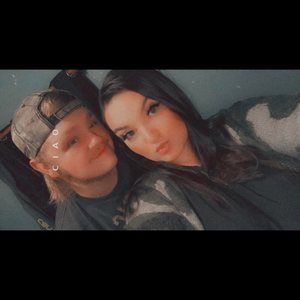 Meet your Posher, Larissa